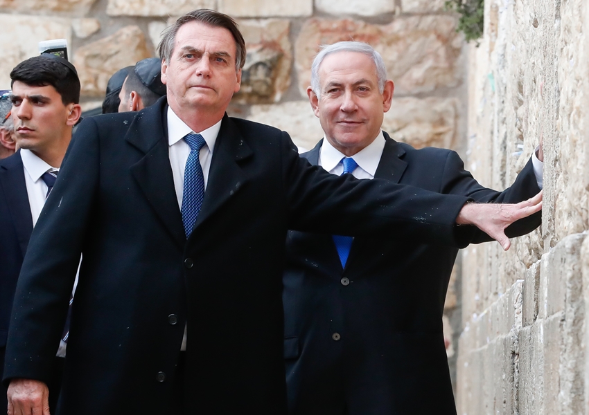 Bolsonaro pede ‘que Deus olhe pelo Brasil’ no Muro das Lamentações