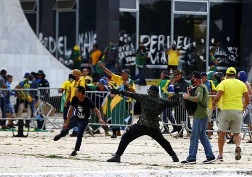 STF tem maioria para condenar mais 29 réus pelos atos golpistas de 8/1