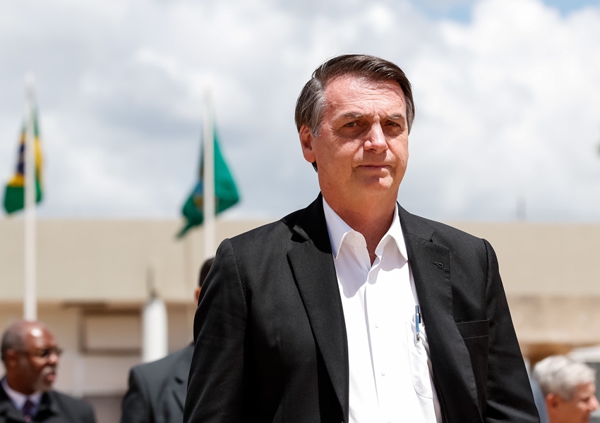 Bolsonaro promete manter zerados impostos federais de combustíveis