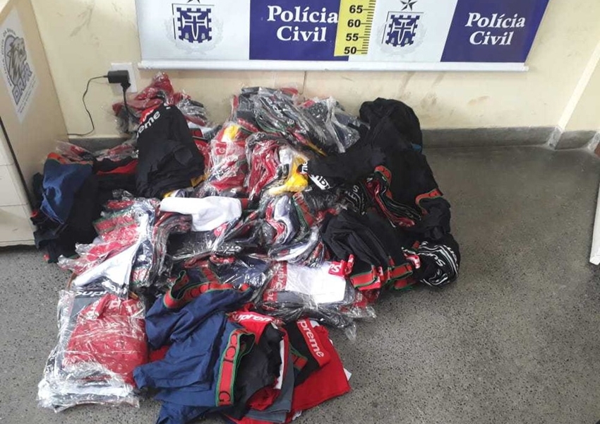 Homem é preso com R$ 11 mil, droga, arma e mais de 500 cuecas falsas dentro de casa
