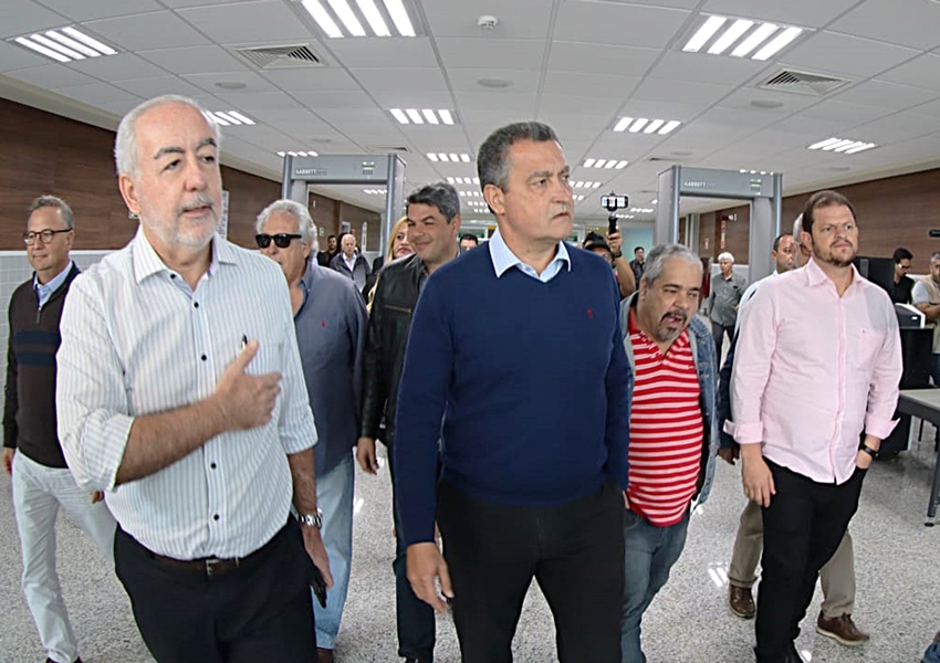 Rui vistoria obras em Vitória da Conquista e faz visita guiada ao novo aeroporto