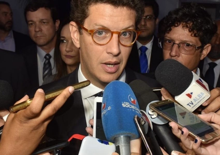 Ministro do Meio Ambiente é vaiado em evento sobre clima em Salvador