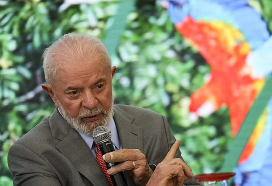 Lula reage à tarifa de Trump e anuncia resposta com base na lei de reciprocidade