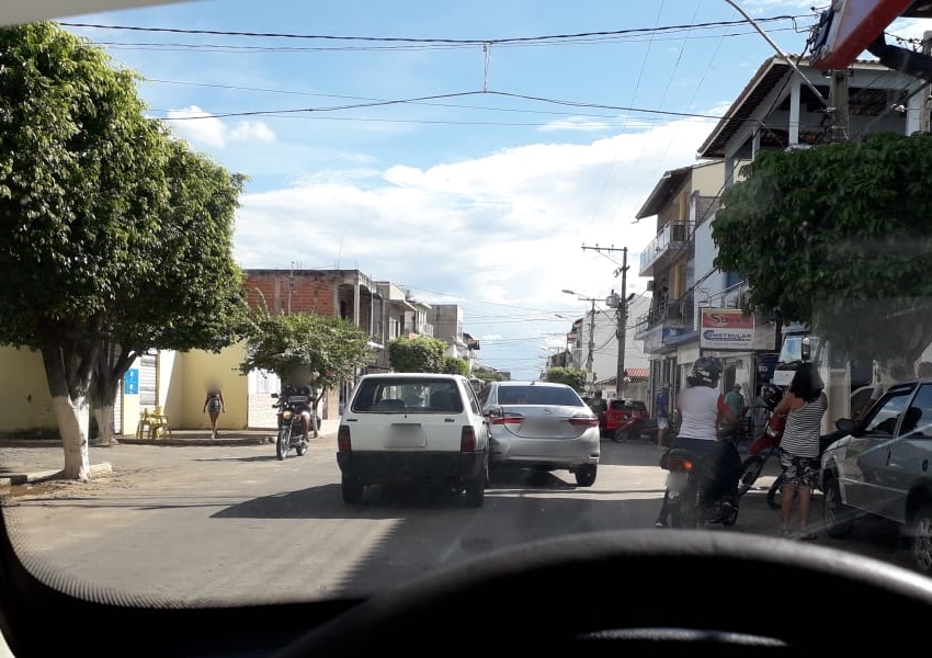 Livramento: Motorista com sinais de embriaguez provoca acidente na Avenida Presidente Vargas
