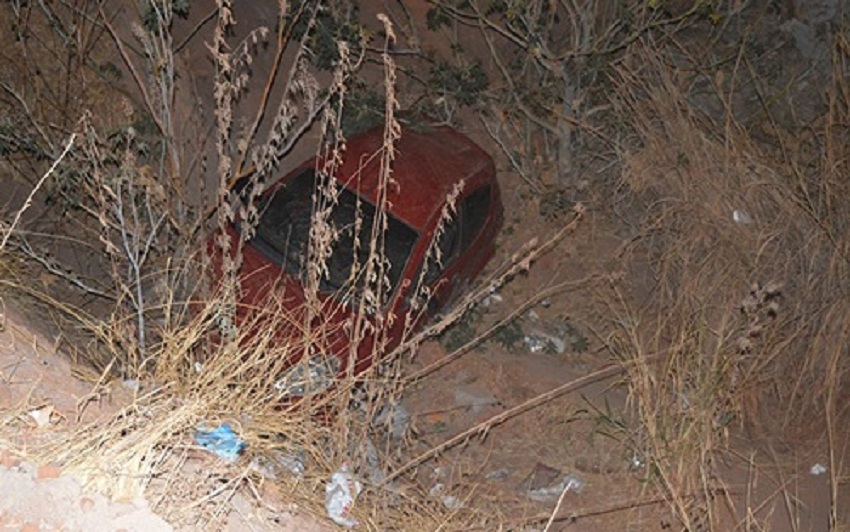 Carro cai em canal após acidente e duas mulheres ficam feridas no oeste da Bahia