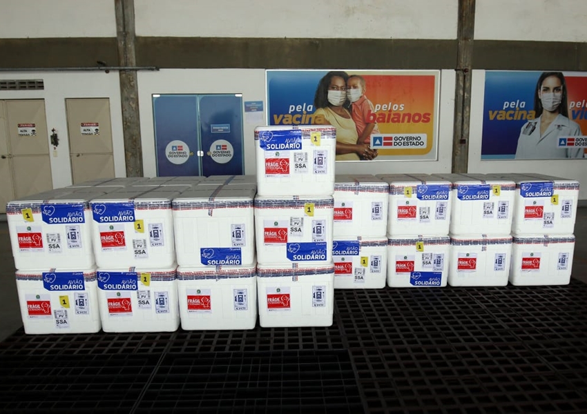 Bahia recebe mais 281.400 doses de vacinas, entre Coronavac e Astrazeneca