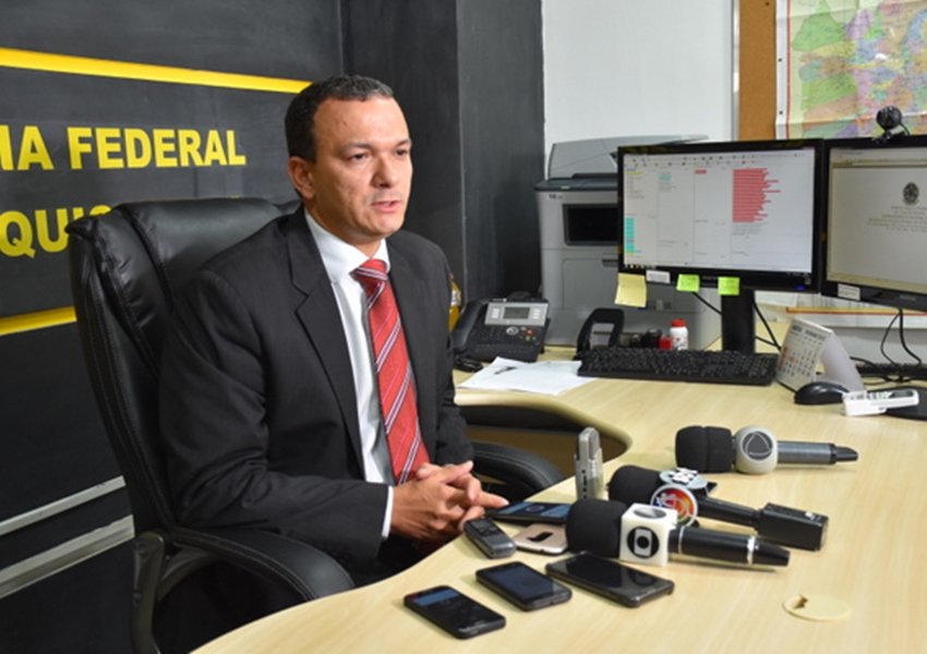 Operação Factum: papagaio, arma, dinheiro e cheques são apreendidos; 4 pessoas estão presas em Vitória da Conquista