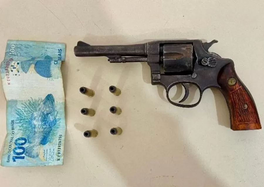 Homem é preso com arma de fogo em Vitória da Conquista durante operação policial