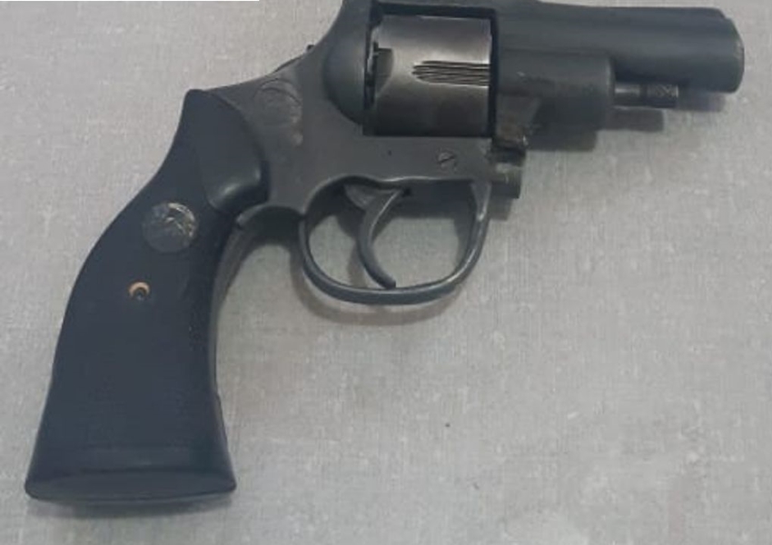 Polícia apreende arma de fogo durante apuração de agressão a mulher em Paramirim