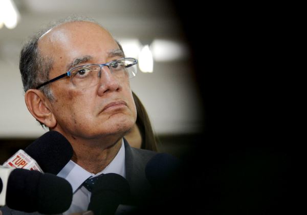 Advogado protocola pedido de impeachment de Gilmar Mendes