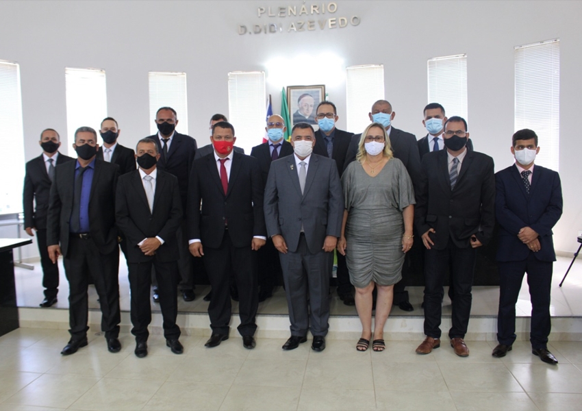 Prefeito, vice-prefeita e vereadores são empossados em Livramento