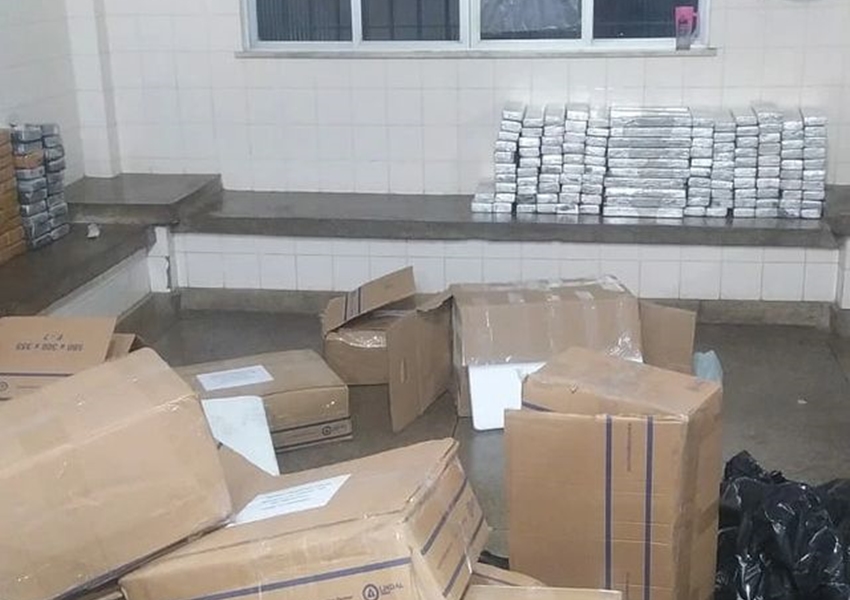 Quase 500kg de drogas são apreendidos em ônibus de turismo na BA-262, município de Brumado