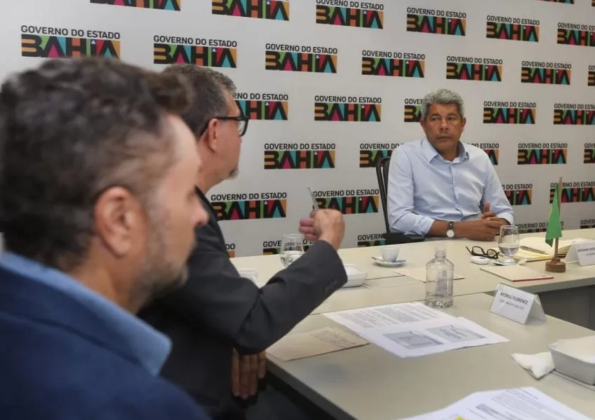 Jerônimo Rodrigues garante pagamento do piso nacional dos professores na Bahia