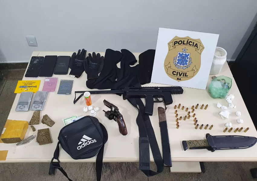 Brumado: Polícia Civil apreende uma submetralhadora, um revólver e drogas no Bairro Baraúnas