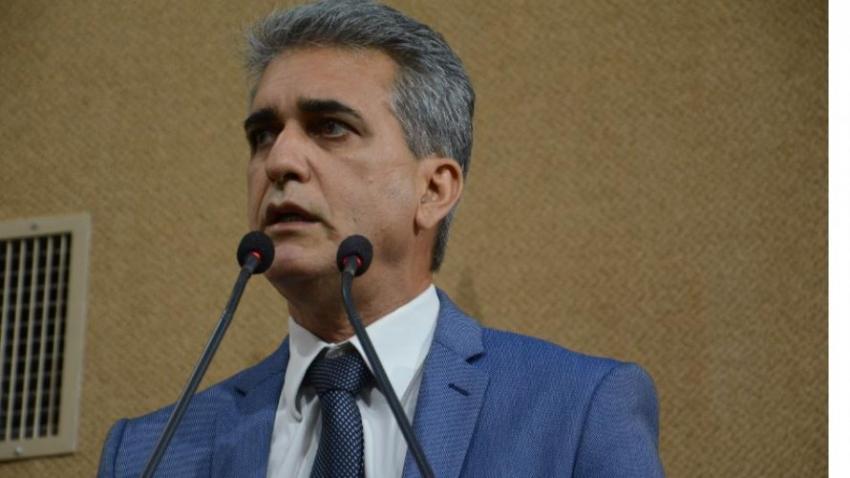 Robinson Almeida se posiciona contra tentativa de reeleição de Nelson Leal à presidência da Assembleia Legislativa