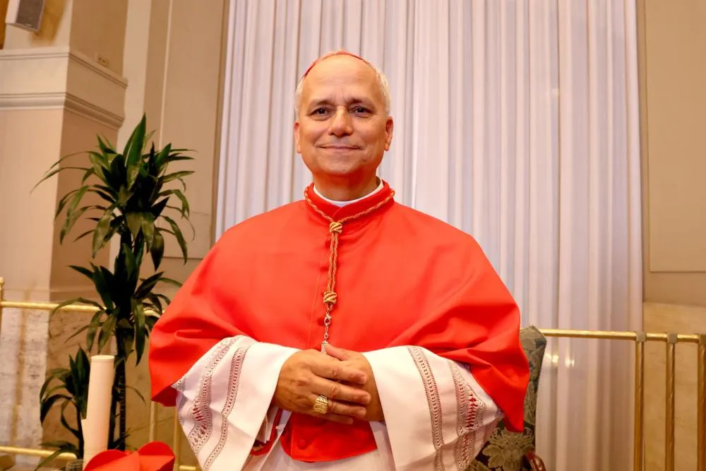 Cardeal Robert Francis Prevost é eleito Papa e adota o nome Leão XIV