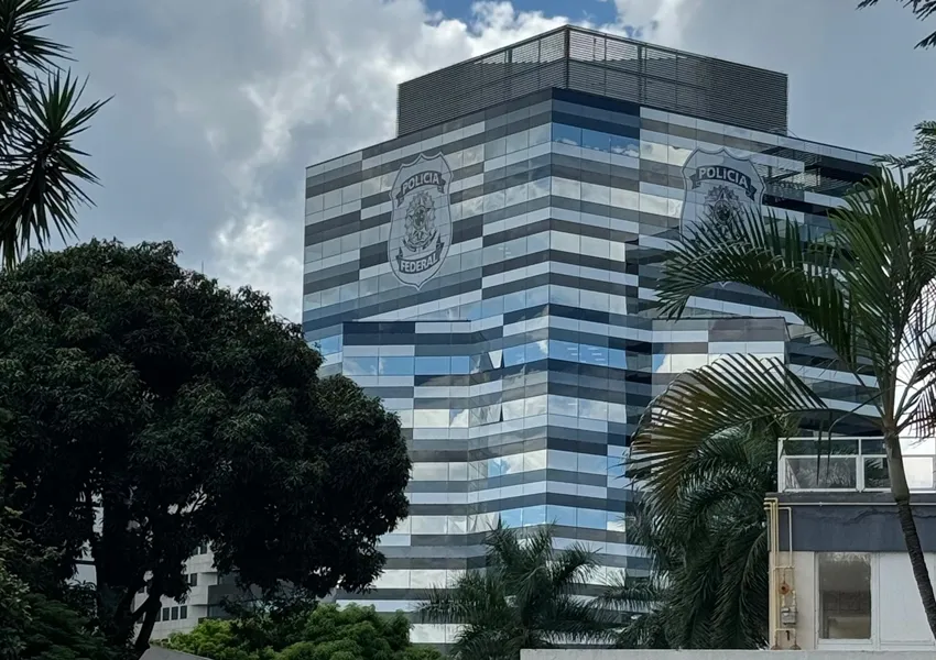 PF diz que Bolsonaro burlou STF e encaminhou 300 vídeos pelo WhatsApp