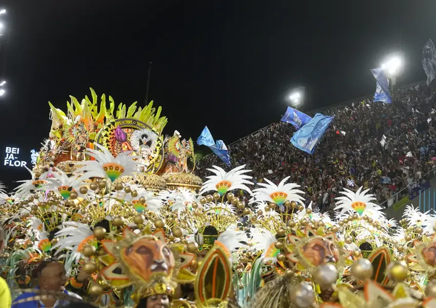 Beija-Flor conquista 15º título do Carnaval do Rio de Janeiro com enredo emocionante