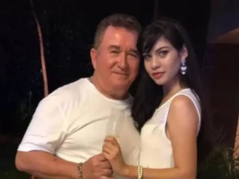 Cantor Amado Batista ordenado a pagar pensão alimentícia para ex-namorada