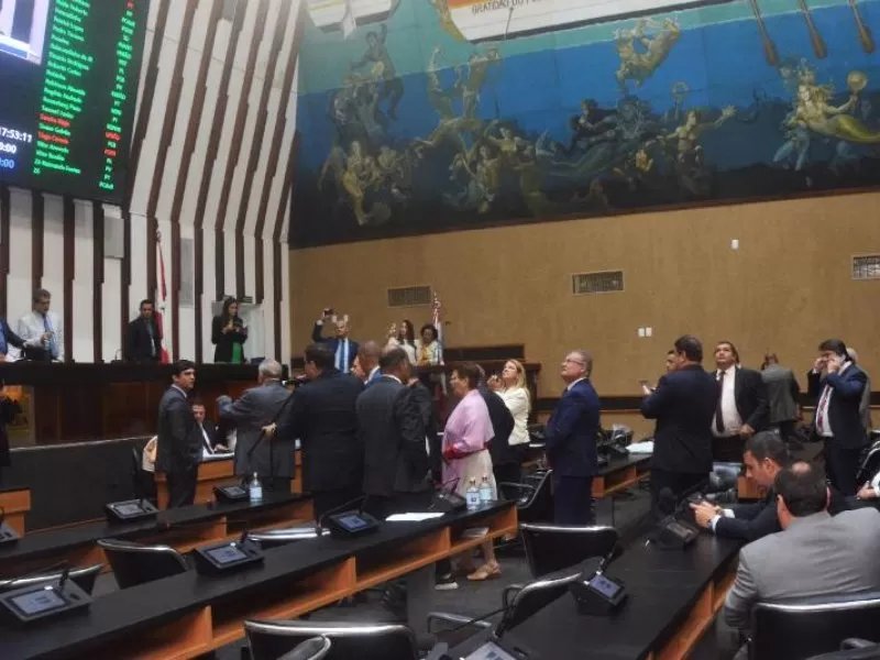Alba aprova terceira parcela de precatórios dos professores e criação de novos cargos na Polícia Técnica