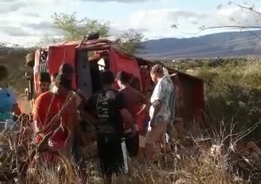 Dom Basílio: Jovem morre após caminhão tombar na BA-148