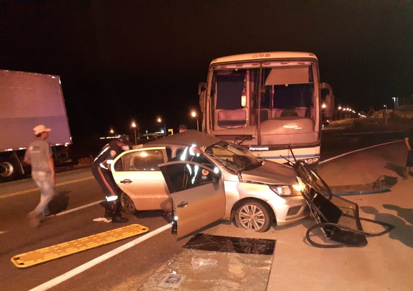 Brumado: Batida entre ônibus e carro deixa homens feridos na BA-262