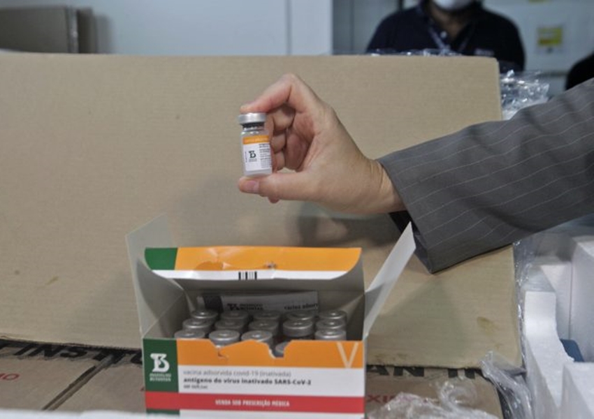 Bahia recebe mais 396 mil doses de vacinas, entre Sinovac e Astrazeneca