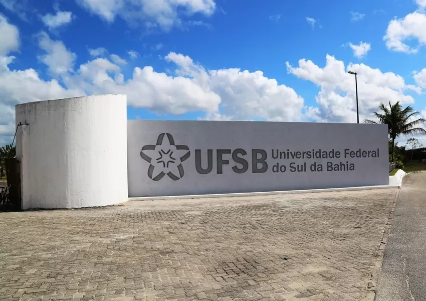 Professores de universidades federais iniciam greve em todo o país