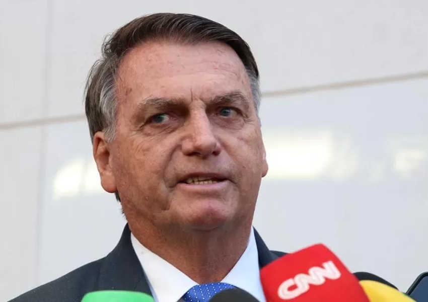 Ex-presidente Jair Bolsonaro internado para cirurgias em São Paulo