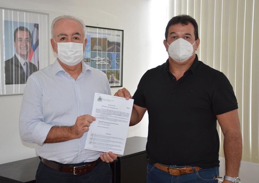 Deputado Marquinho Viana recebe do secretário Marcus Cavalcante autorização para recuperação da rodovia Érico Cardoso/Paramirim