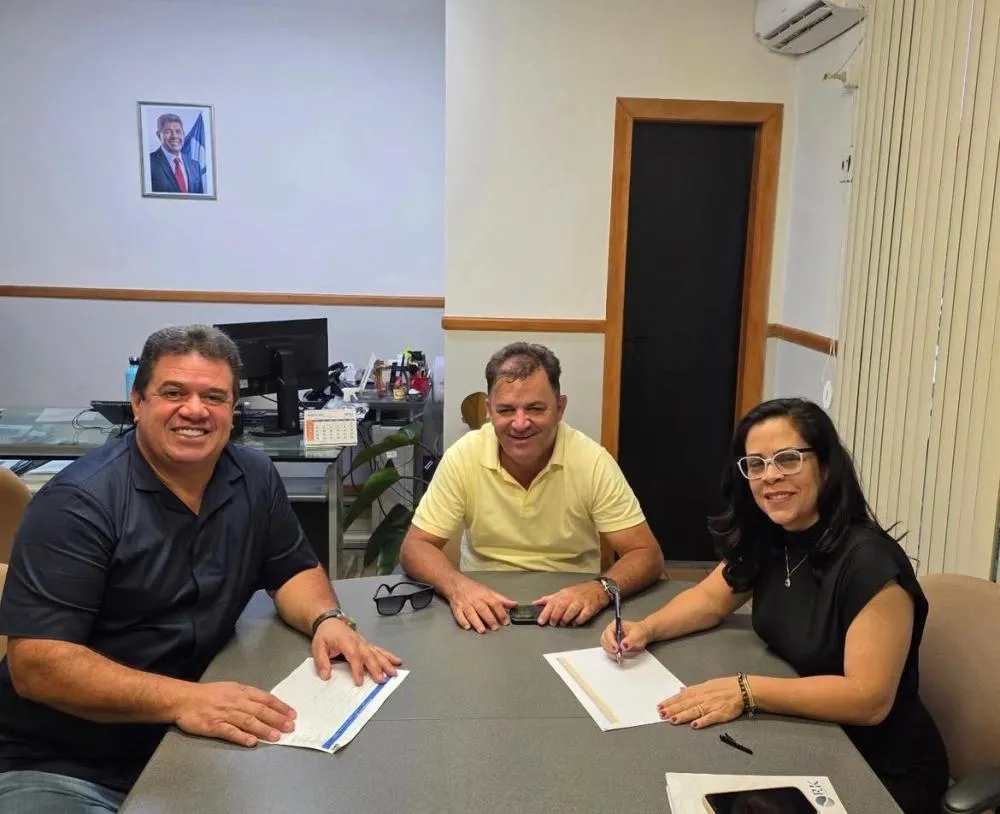 Marquinho Viana e prefeito Gerson Martins se reúnem na Conder para discutir construção de praça em Rio do Antônio
