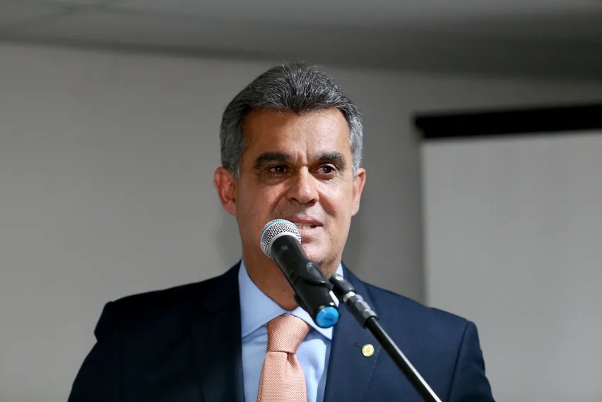 Sérgio Brito deixa a Seinfra e retoma mandato na Câmara Federal