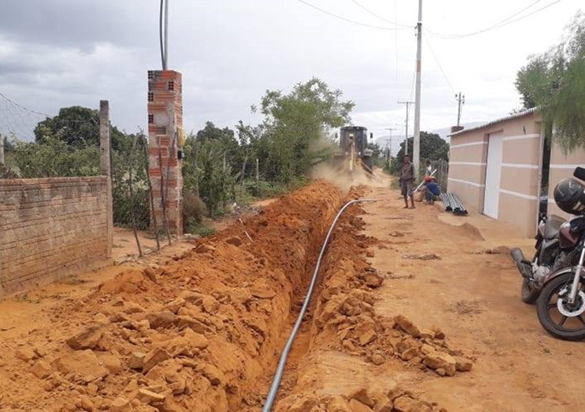 Livramento: Várzea de Dentro recebe nova adutora