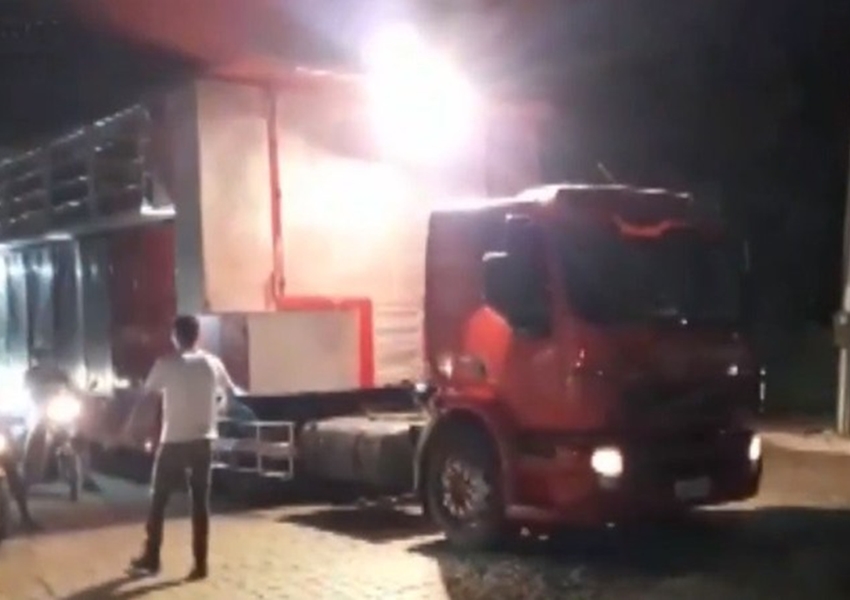 Trios elétricos são apreendidos em eventos políticos em cidades da Bahia