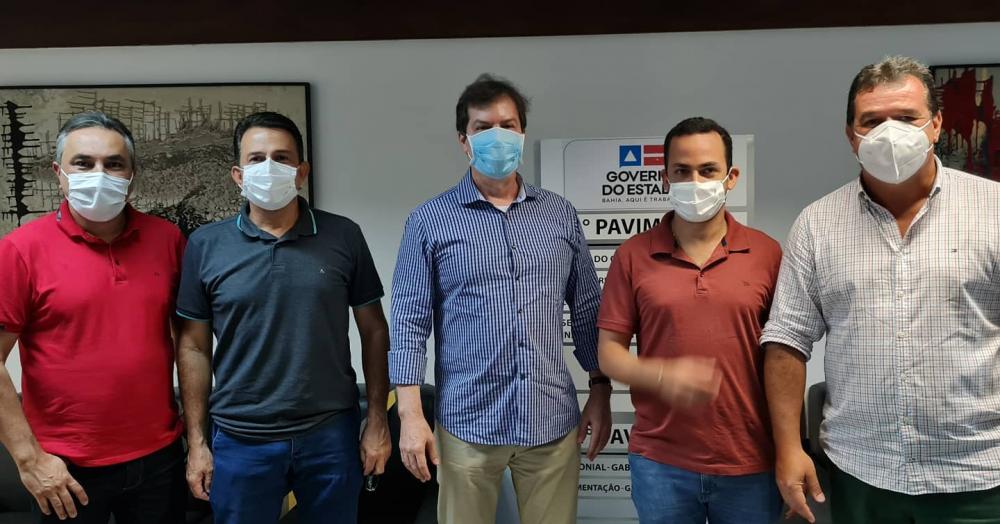 Deputado Marquinho Viana com os prefeitos de Rio de Contas e de Ituaçu em audiência na Conder