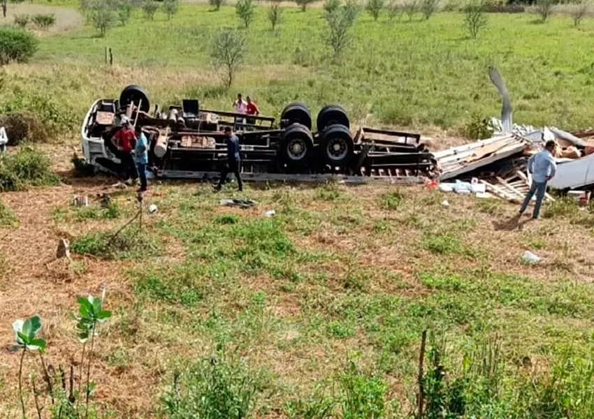 Capotamento deixa uma pessoa morta e outra ferida em Caetité