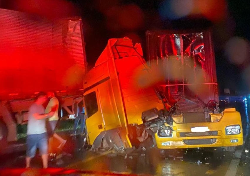Conquista: Cabine de carreta se solta após batida na BR-116
