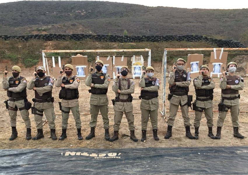 Policiais da 46ª CIPM participam de treinamento com pistolas Glock em Brumado