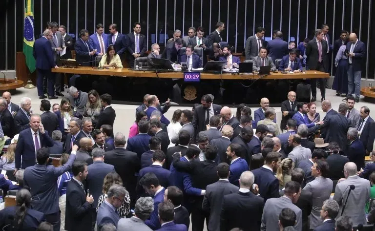 Câmara aprova aumento de cadeiras e passará a ter 531 deputados a partir de 2027
