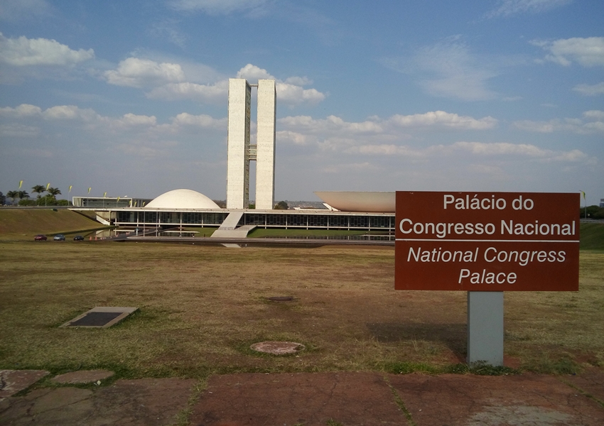 Governo federal inicia retomada dos servidores ao trabalho presencial