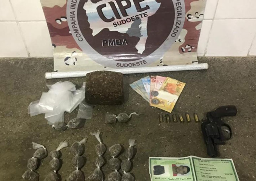 Homem recebe polícia a tiros e acaba morto em Aracatu