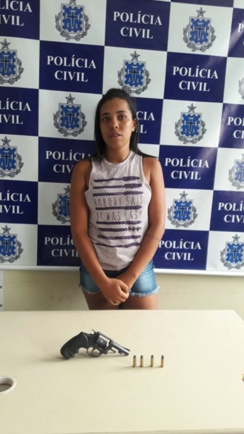 Bahia: Mulher é presa após exibir revólver nas redes sociais