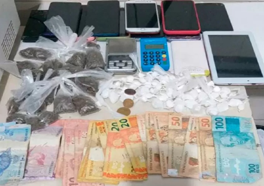 Operação policial apreende drogas e celulares em Tanhaçu