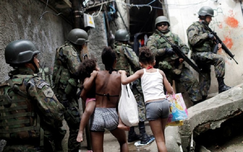 Forças Armadas voltam à Rocinha no Rio para apoiar a polícia em buscas na favela