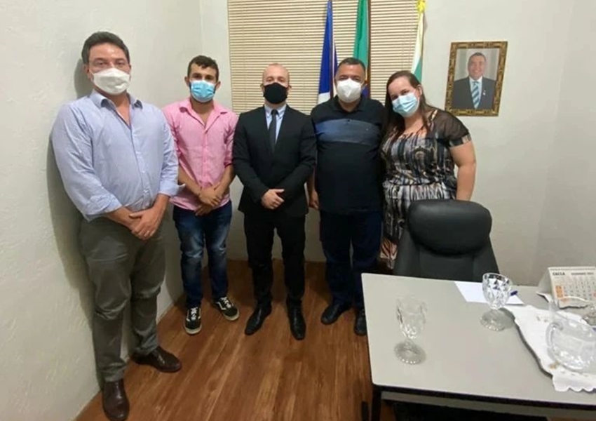 Prefeito Ricardinho Ribeiro recebeu visita institucional do Juiz de Direito Dr. Gabriel Rosso de Oliveira na sede da Prefeitura