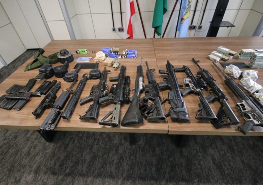 Ação integrada da polícia apreende 13 fuzis e deixa quatro suspeitos mortos em Salvador