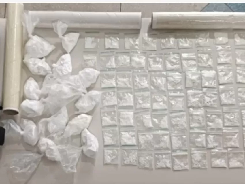 Homem é preso com pistola e drogas em Camaçari; outro detido com cocaína em Teofilândia