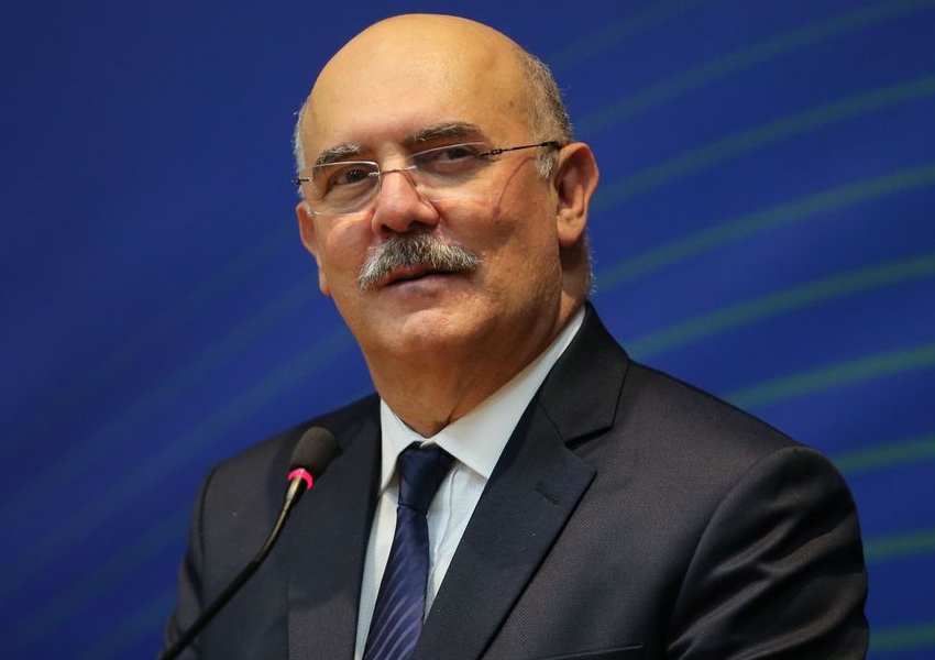 Ministro da Educação entrega pedido de exoneração a Bolsonaro