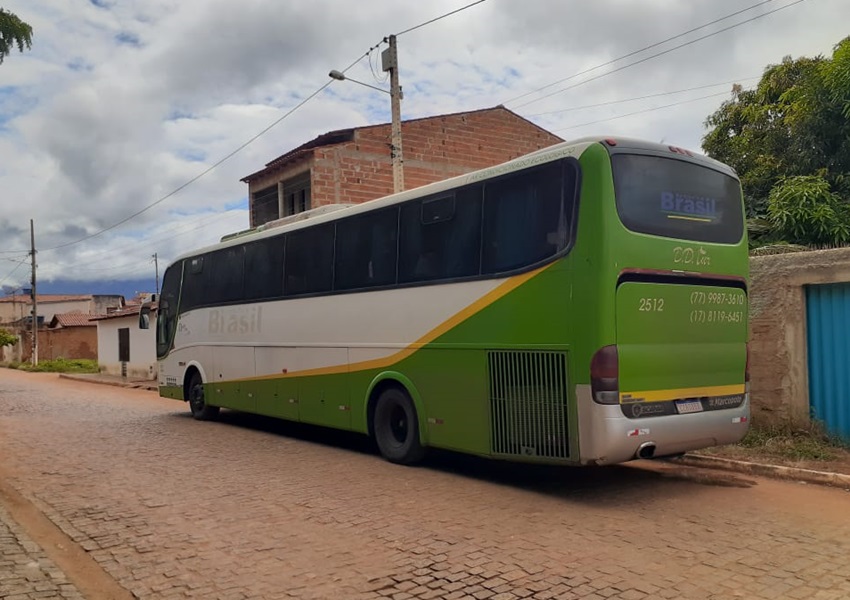 Polícia Militar apreende dois ônibus clandestinos por descumprimento de decreto estadual