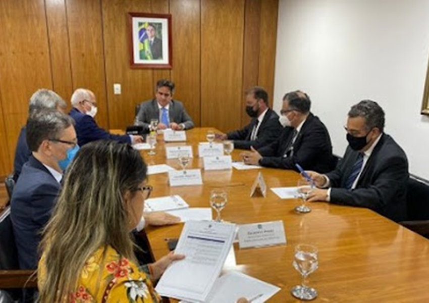 WhatsApp doa plataforma para consórcio de prefeitos tratar de ações relativas à Covid-19